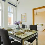 Beautiful 1br In Old Riga, Prime Location Daire