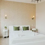Beautiful 1br In Old Riga, Prime Location Daire