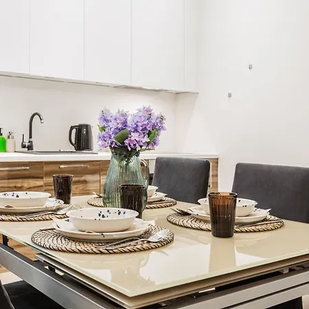 Beautiful 1br In Old Riga, Prime Location Апартаменти Рига